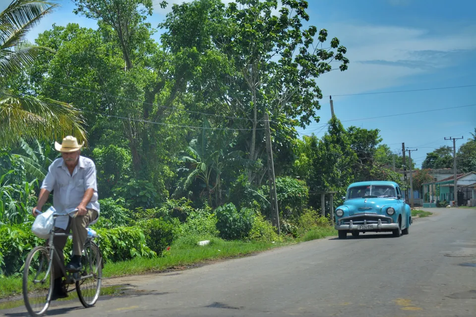 Carretera central en cuba para turista que rentan autos